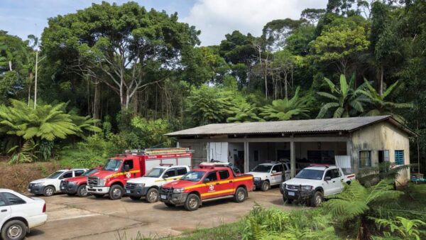 Viaturas do Corpo de Bombeiros em base operacional em Rondônia