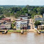 Vista panorâmica de Porto Velho, principal entrada para Rondônia, com Rio Madeira e Amazônia.