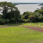 Área esportiva em Porto Velho com campos e vegetação amazônica