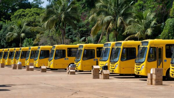 Entrega de 54 Ônibus Urbano Escolar Acessível (Onurea) e 209 impressoras Braille, amplia os investimentos em acessibilidade e inclusão na Rede Pública Estadual de Ensino - Da Redação