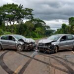 Colisão frontal em estrada de Vilhena, Rondônia, com veículos destruídos
