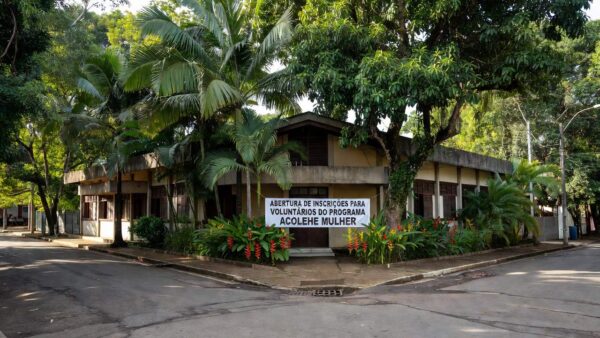 Fachada da Prefeitura de Porto Velho representando inscrições para voluntários do Acolhe Mulher