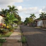 Rua residencial vazia em Vilhena, Rondônia