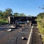 Caminhão da Prefeitura de Vilhena capotado na BR-364