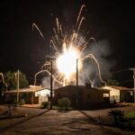 Explosão em transformador ilumina bairro Beira Rio em Pimenta Bueno à noite