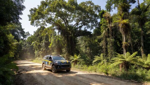 Viatura da Polícia Federal em área rural de Rondônia