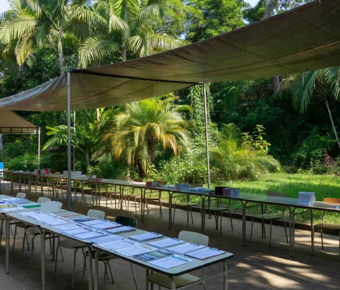Mutirão de empregos da Prefeitura de Porto Velho com mesas de atendimento para vagas de trabalho
