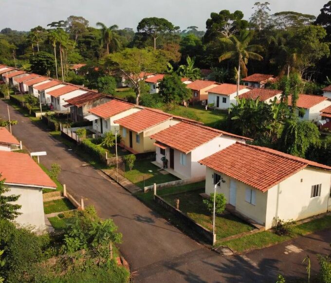 Conjunto de casas populares sorteadas em Ji-Paraná, Rondônia
