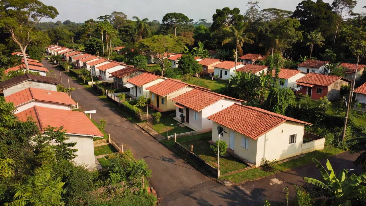 Conjunto de casas populares sorteadas em Ji-Paraná, Rondônia