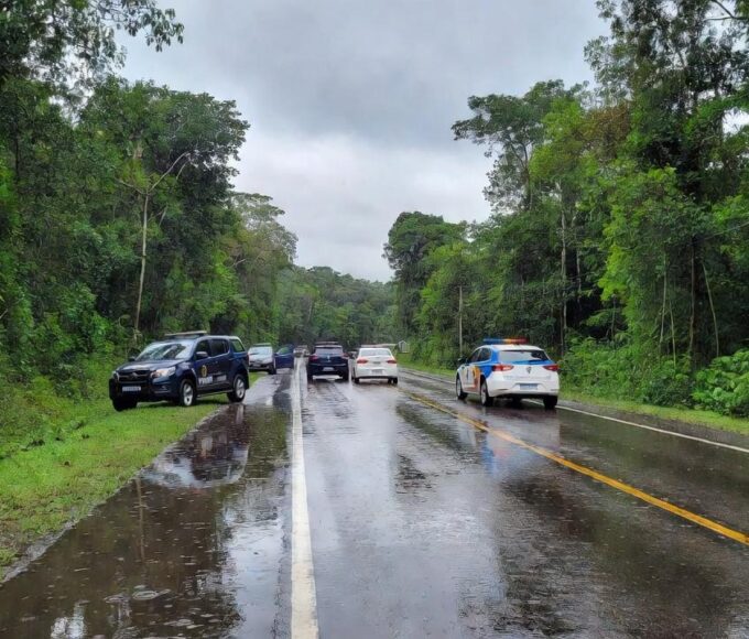 Viaturas da PM na BR-364 em Ariquemes após tiroteio
