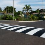 Pintura zebrada em lombada em rua de Porto Velho para aumentar visibilidade