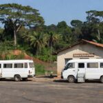 Dois micro-ônibus adaptados entregues para pacientes do SUS em Ouro Preto d'Oeste