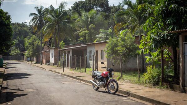 Rua no Setor 15 em Porto Velho após crime a tiros com motocicleta