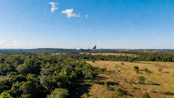 Avião da Azul em voo entre Rondônia e Cuiabá