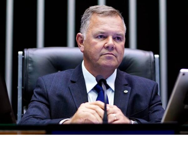 Lúcio Mosquini sai do MDB após TRE-RO reprovar contas e migra para o PL antes de 2026