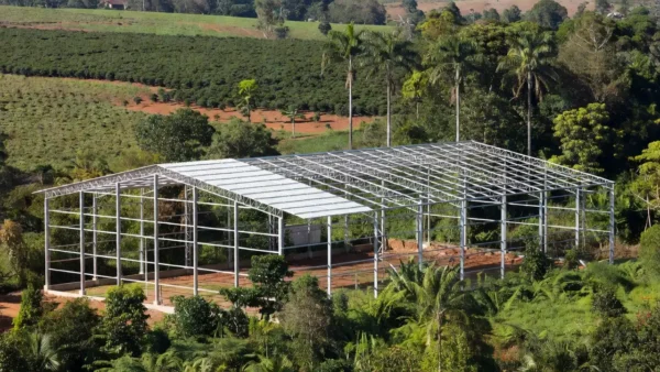 Barracão agrícola em construção em Espigão do Oeste, Rondônia