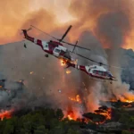 Helicópteros militares colidem no ar ao combater incêndios florestais na Grécia — Foto: Reprodução/redes sociais