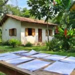 Edifício da Fundação de Cultura em Rolim de Moura com documentos de edital de concurso
