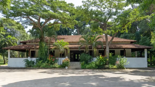Fachada da Prefeitura de Porto Velho representando reajuste de auxílio a servidores