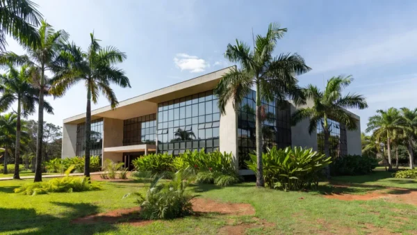 Fachada de prédio do Ministério Público em Cacoal, Rondônia