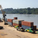 Viaturas da polícia no porto de Porto Velho durante audiência com policiais e portuários