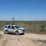 Viatura da Polícia Federal em paisagem rural de Roraima