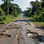 Rodovia BR-364 deteriorada em Rondônia, Brasil