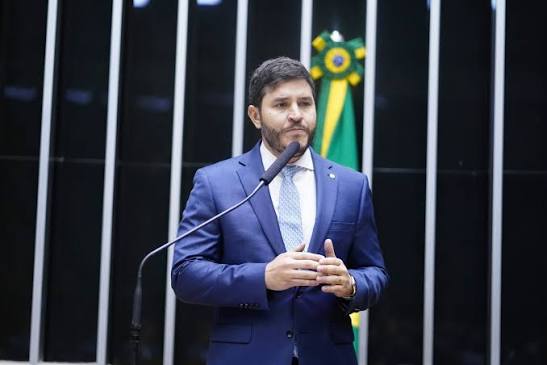 Polícia Federal apreende R$ 2 milhões com motorista ligado a Maurício Carvalho