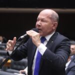 Deputado Chrisóstomo propõe punição civil e criminal a bancos por fraudes no INSS