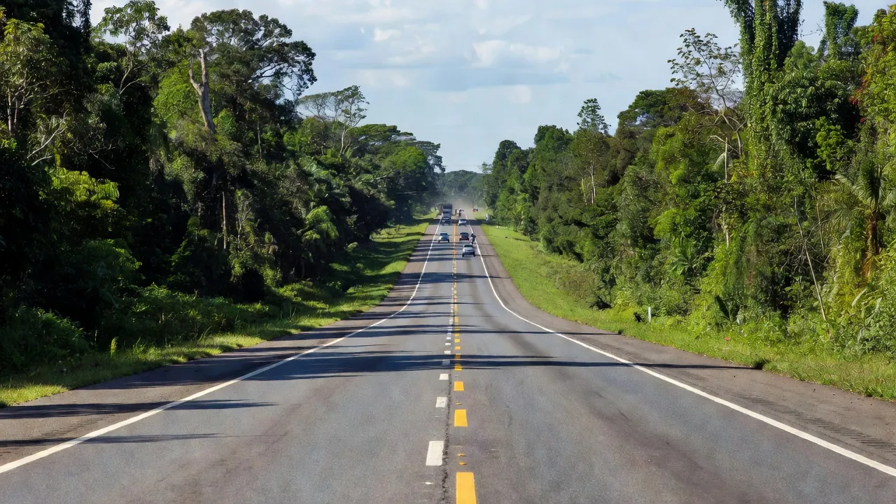 Rodovia BR-364 em Rondônia durante atendimentos de emergência