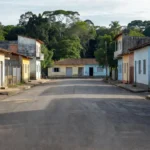 Rua urbana em Porto Velho, local de prisão por tráfico de ecstasy e skunk