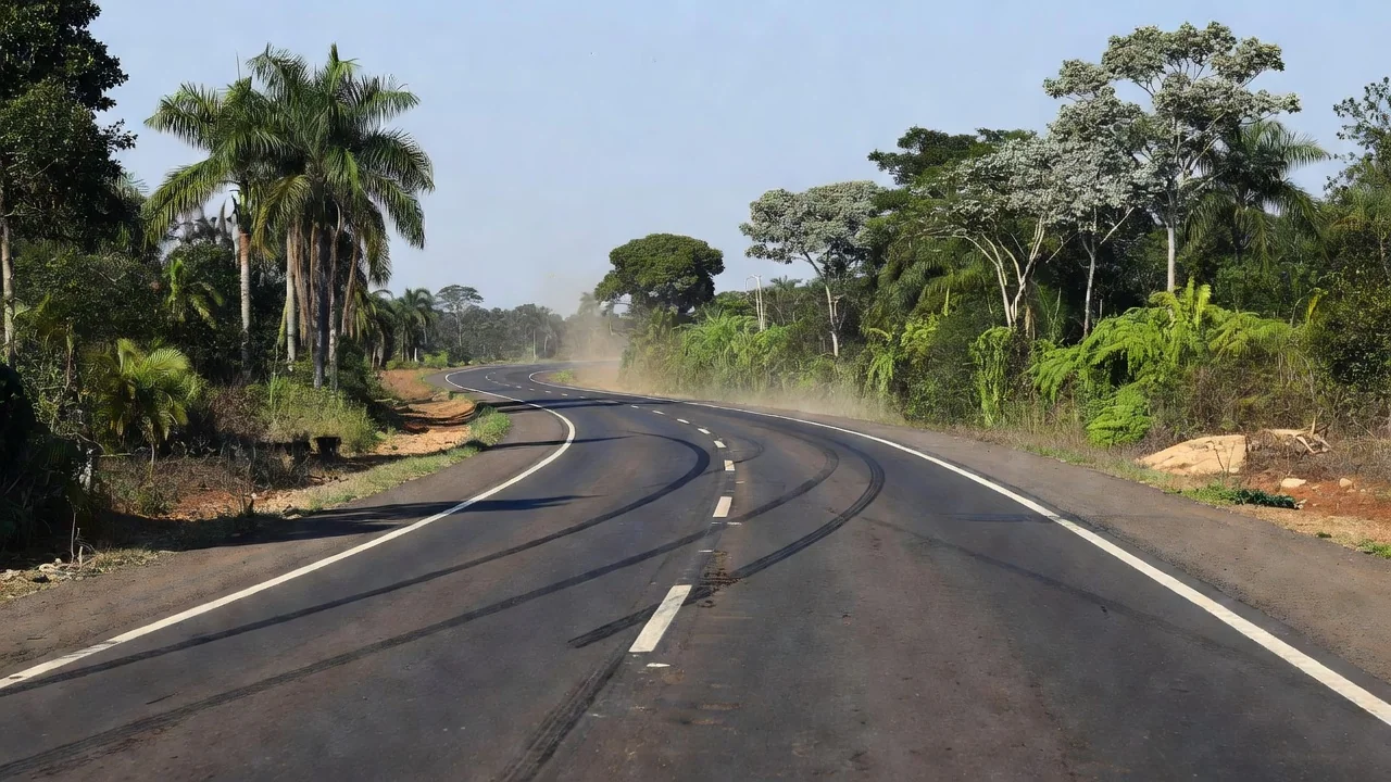 Pista da BR-364 em Pimenta Bueno após saída de motocicleta