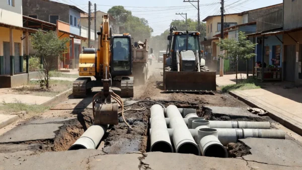 Obras de esgoto em Rolim de Moura com tubulações e escavações