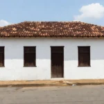 Fachada de edifício judicial em Ouro Preto do Oeste, Rondônia, sobre processo da OAB RO.