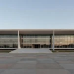 Fachada do STF em Brasília sob luz natural, simbolizando investigação por fraude com IA