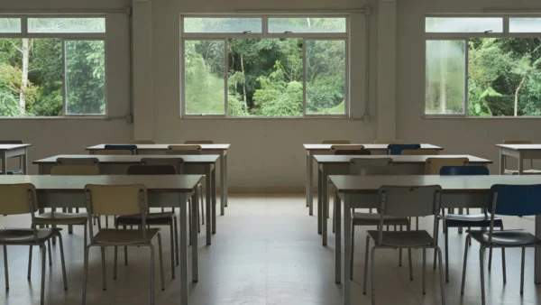Sala de reuniões vazia em prédio público em Porto Velho, Rondônia