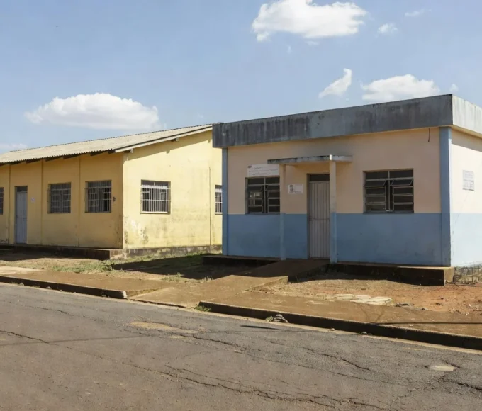 Escola e posto de saúde em Vilhena, Rondônia, sobre propostas de educação e saúde.