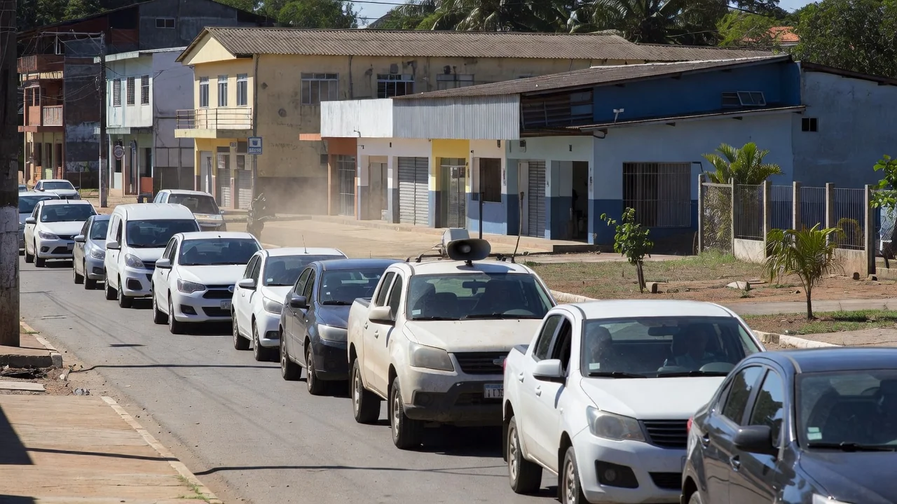 Carreata de campanha política nas ruas de Ariquemes, Rondônia